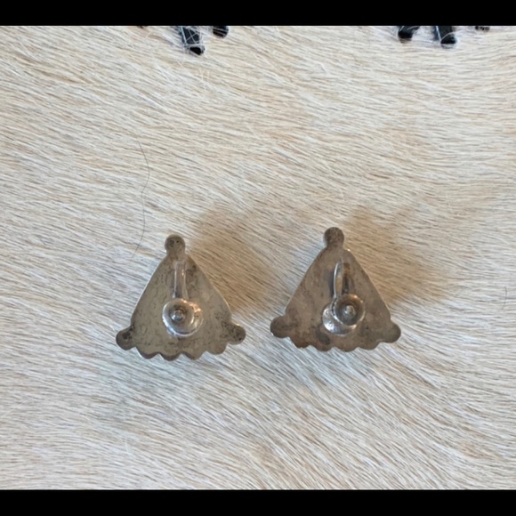 Vintage Art Deco Artisan Silver and Onyx Screw Back Earrings - Picture 6 of 10